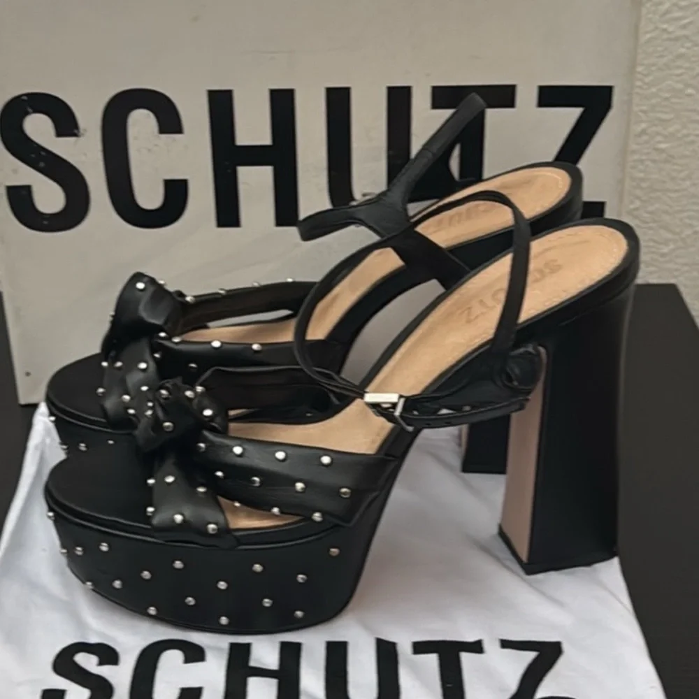 Stunning Authentic Schutz designer studded soft black leather platform heels 9.5